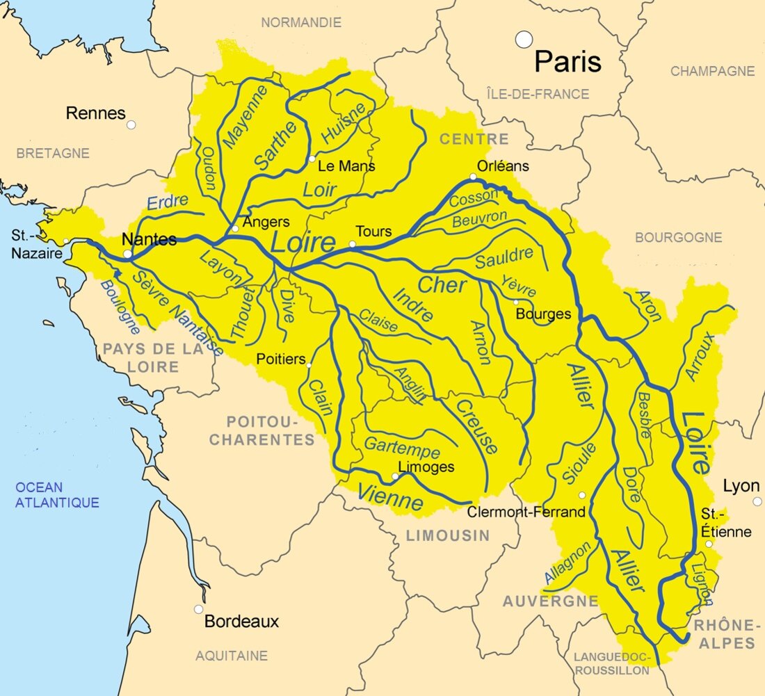 Map of the Loire river basin in France, highlighted in yellow, with the Loire and its many tributaries such as the Allier, Cher, Vienne and Sarthe drawn in blue